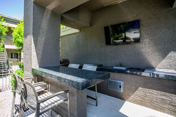 Outdoor BBQ Area at Apartments in Phoenix AZ
